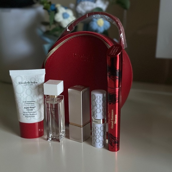 NEW Elizabeth Arden Makeup Gift Set - Picture 11 of 11